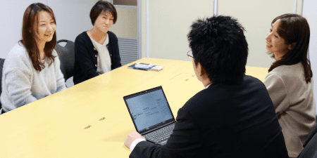 「LRMは社風が近い感じがしました。穏やかな対応が最後までやりきれた要因の一つです」（ISMS事務局の皆さん）※右から2番目は弊社 大谷