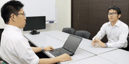 「大谷さんはざっくばらんに何でも話せるコンサルタントでした。会社全体によるサポート体制にも安心感を持ちました」（右；荻野氏）※左は弊社大谷