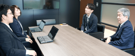 「世の中の変化に合わせてレベルアップし続けることが課題です」（右から、兒玉氏、松本氏）※左から弊社大谷、小宮