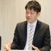 「幸松さんは人懐っこい性格で冗談や世間話などができるところも良かったです」(経営管理部 情報システムマネージャー・今井聖二氏)