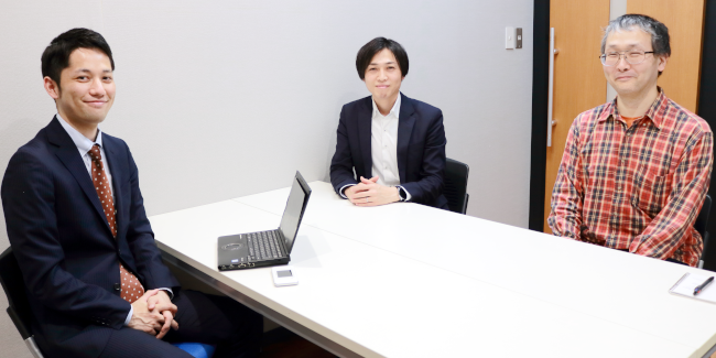 「松岡さんが、定年や異動などで弊社の担当から外れるという話がない限り、一生お付き合いはあると思います」(中央:牛之濱氏、右;髙橋氏)※左は弊社・松岡