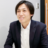 業務の負担が軽くなって、これまで専念したくても出来なかった浸透の取り組みが出来るようになりました(管理本部 課長・牛之濱勇貴氏)